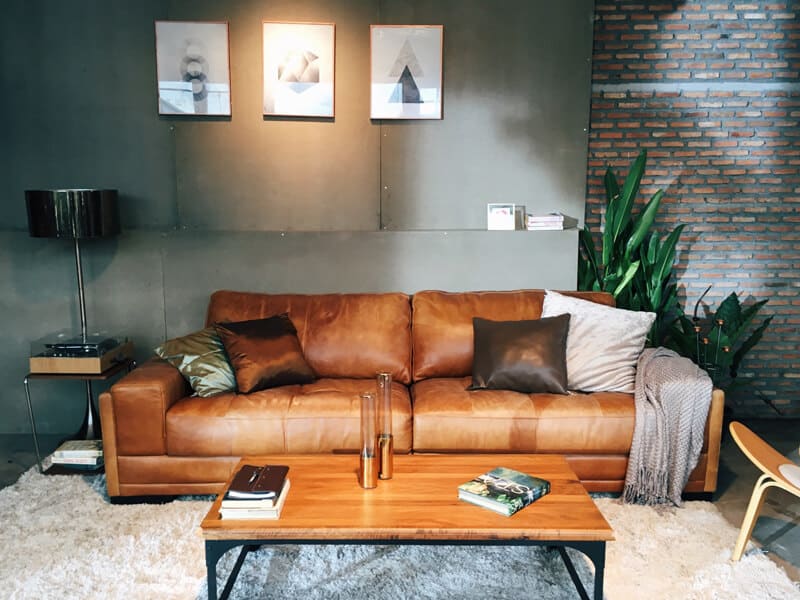 Clean Pull-up Leather Couch
